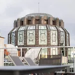 Ea Melantrich Hotell 4*