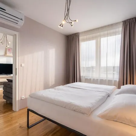 Ea Melantrich Hotel 4*