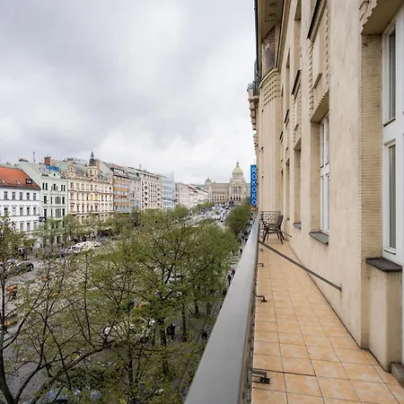 Ea Melantrich Hotel